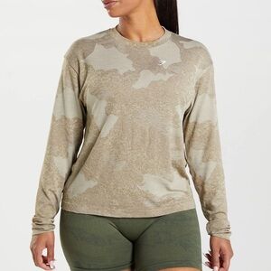 Gymshark women’s vital camo long sleeve shirt